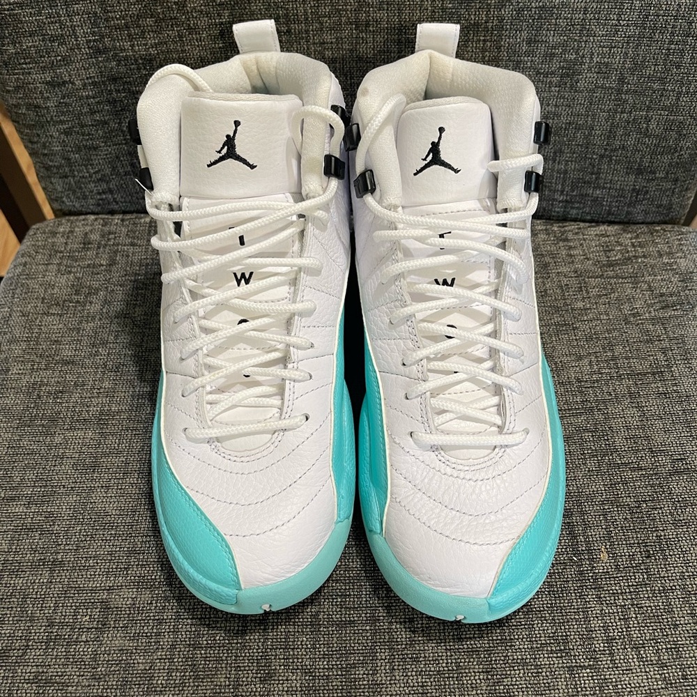 Jordan 12 Retro
Light Aqua (GS)